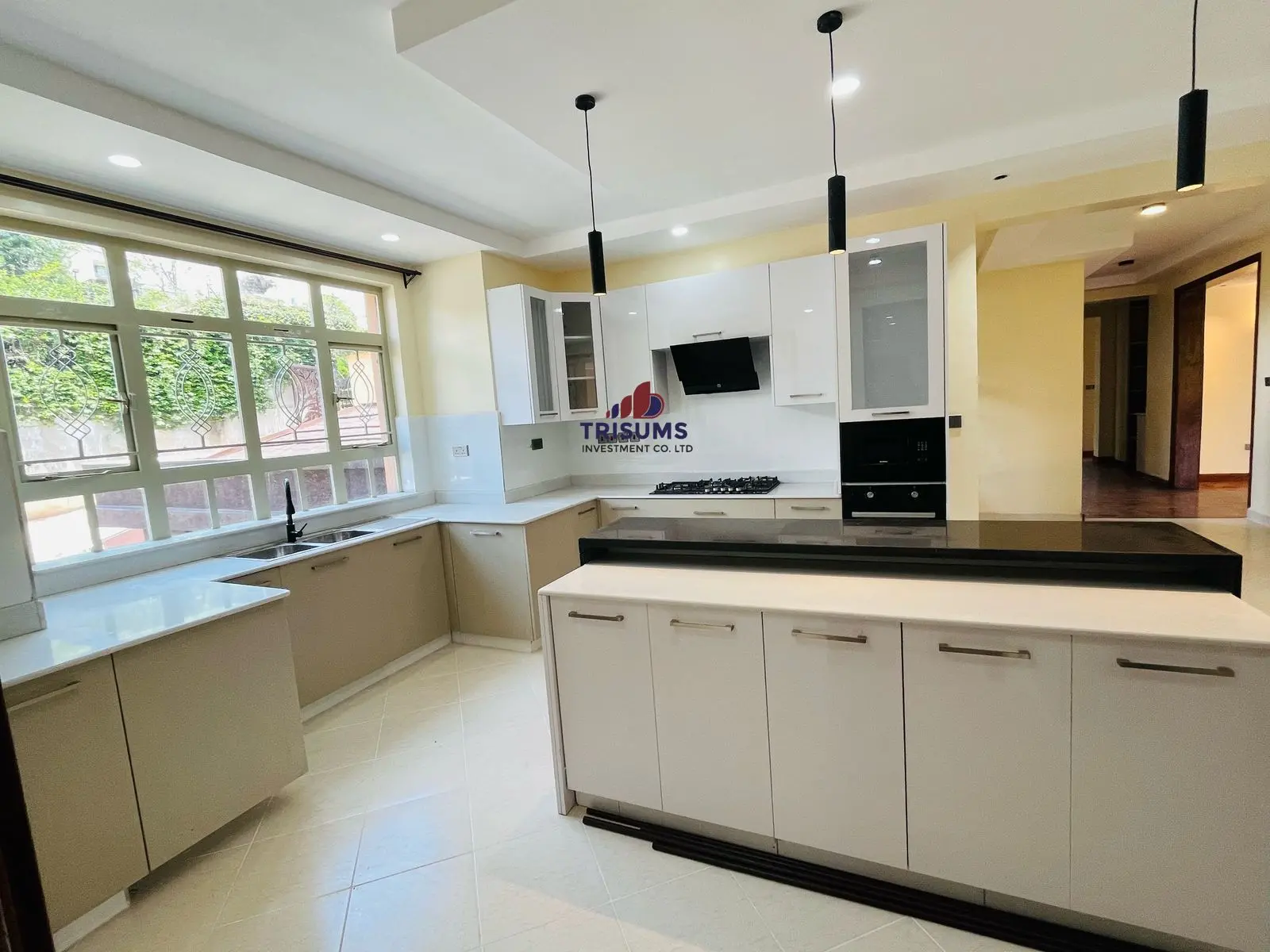 8 Bedroom Standalone Residence To Let